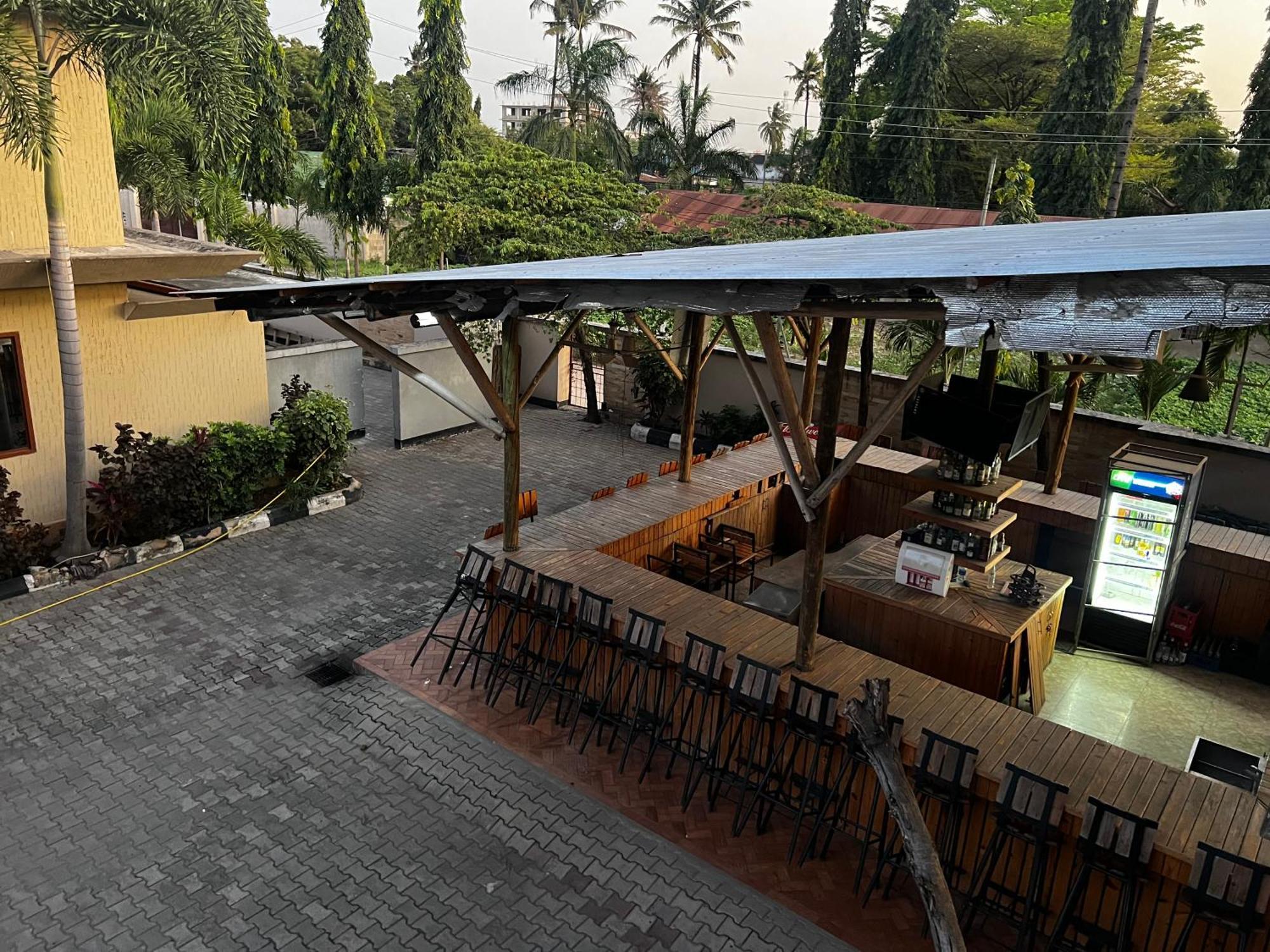 Ostello K27 Premier Backpackers Dar es Salaam Esterno foto