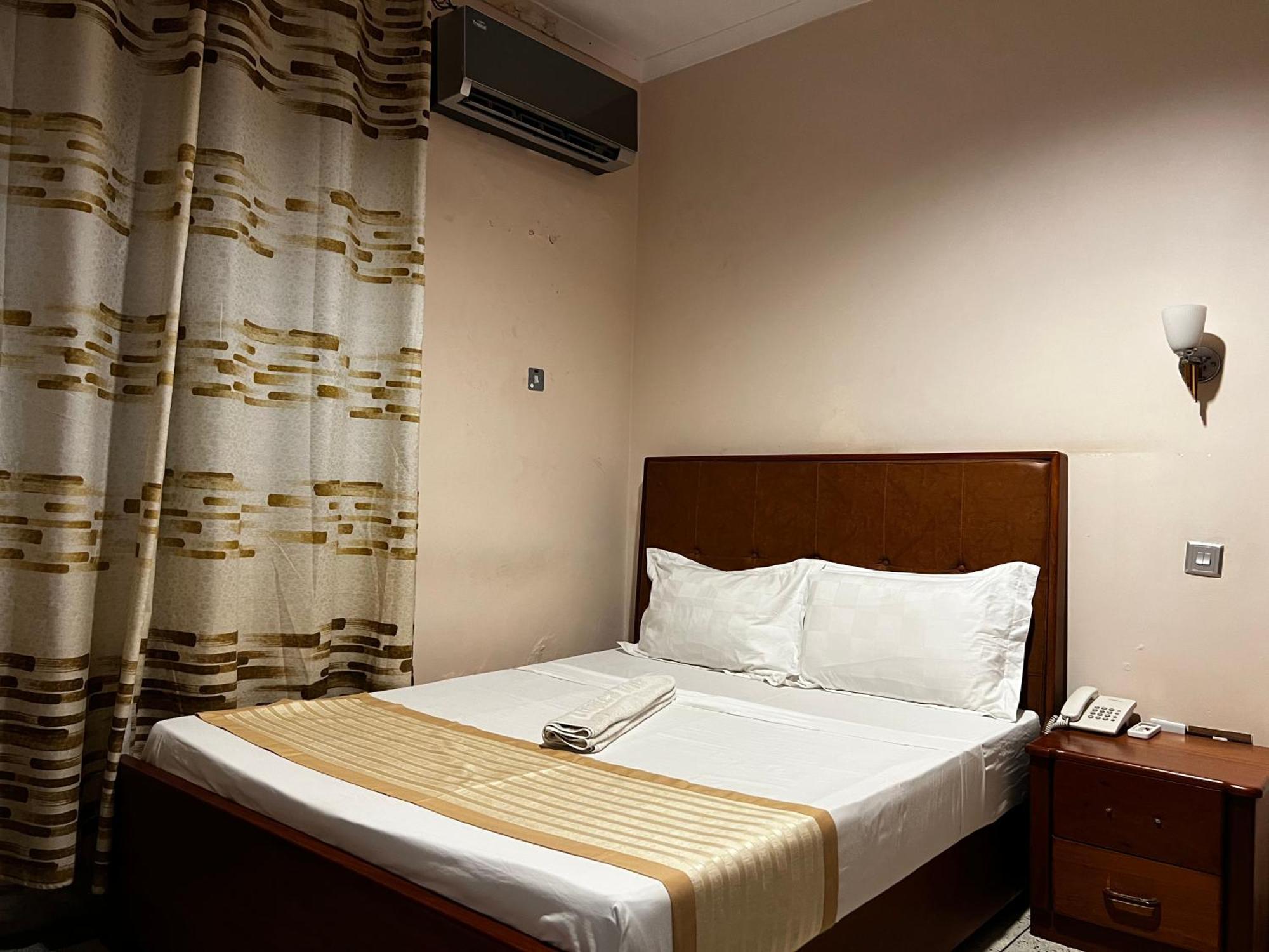 Ostello K27 Premier Backpackers Dar es Salaam Esterno foto