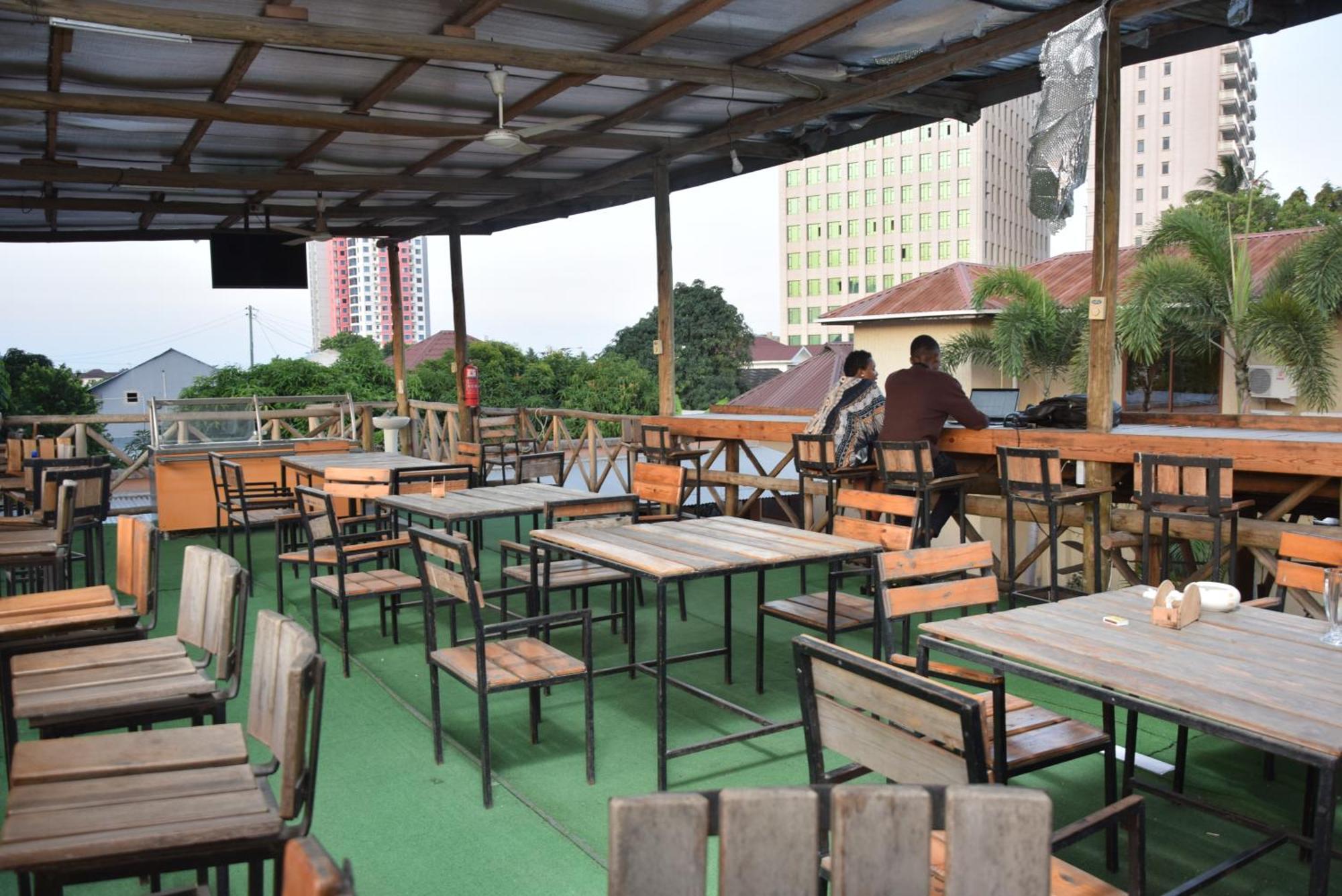 Ostello K27 Premier Backpackers Dar es Salaam Esterno foto