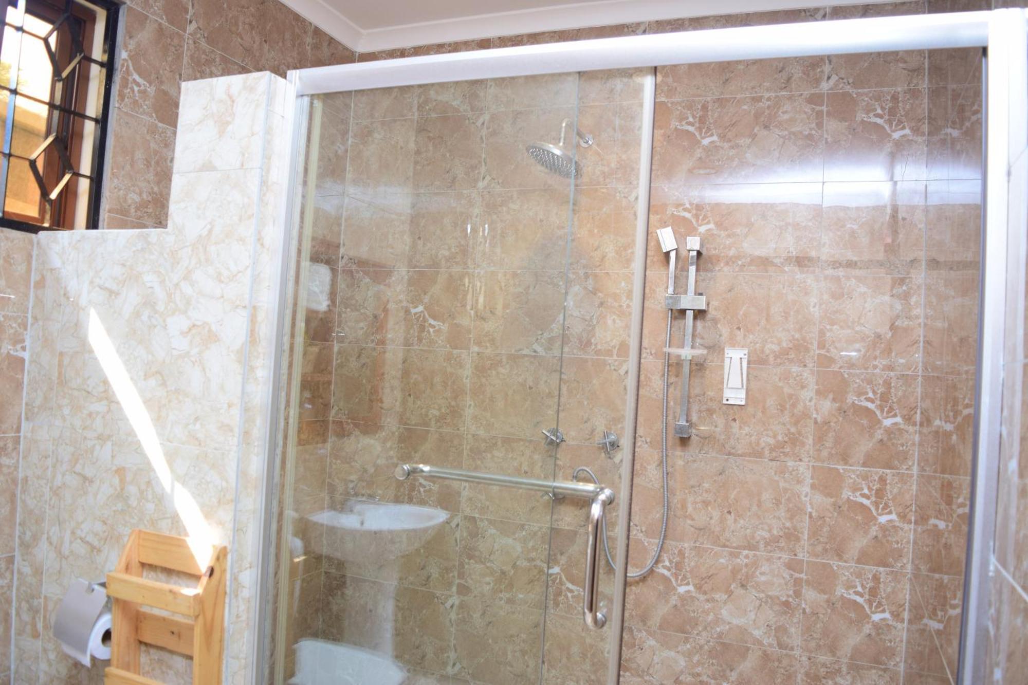 Ostello K27 Premier Backpackers Dar es Salaam Esterno foto