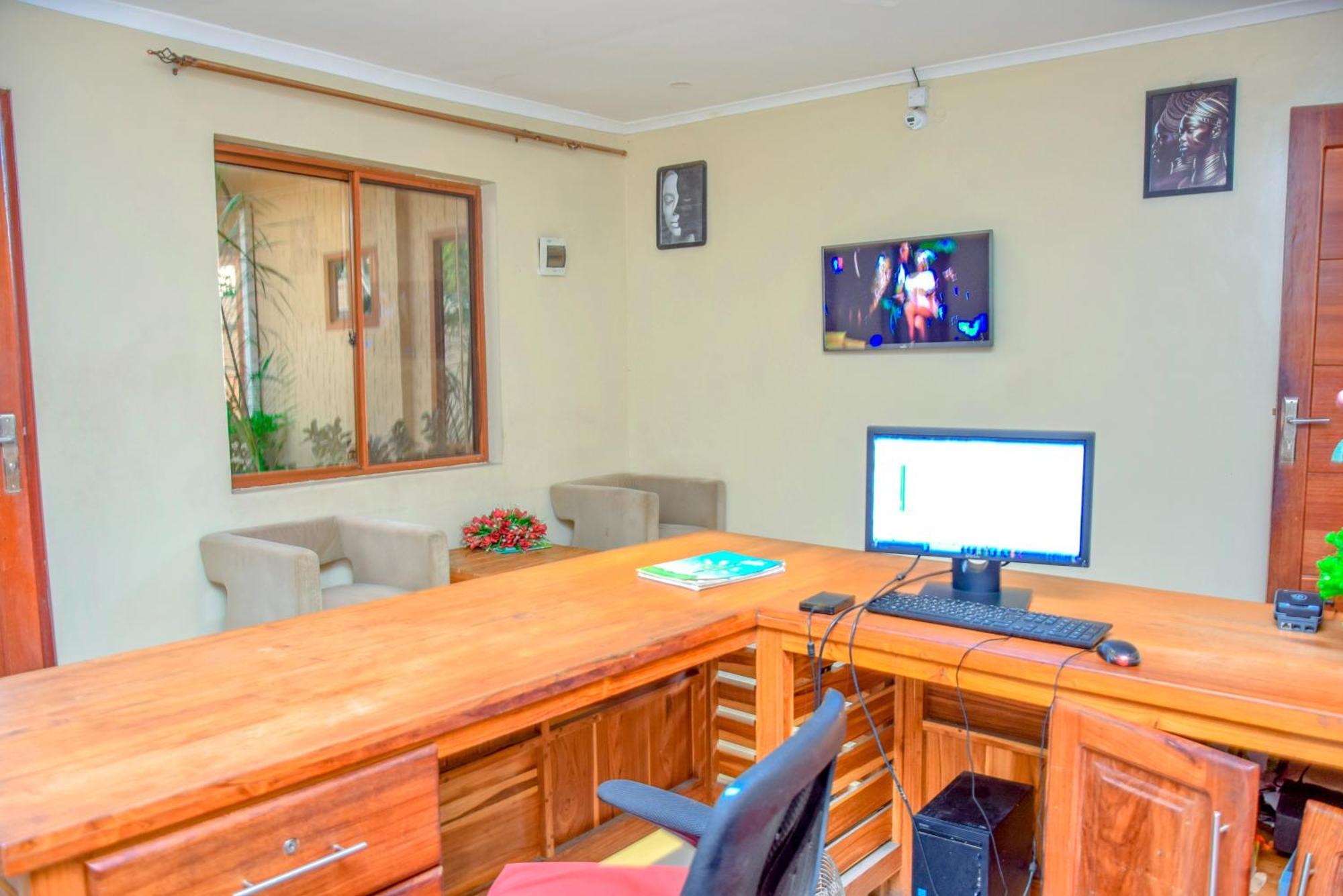 Ostello K27 Premier Backpackers Dar es Salaam Esterno foto