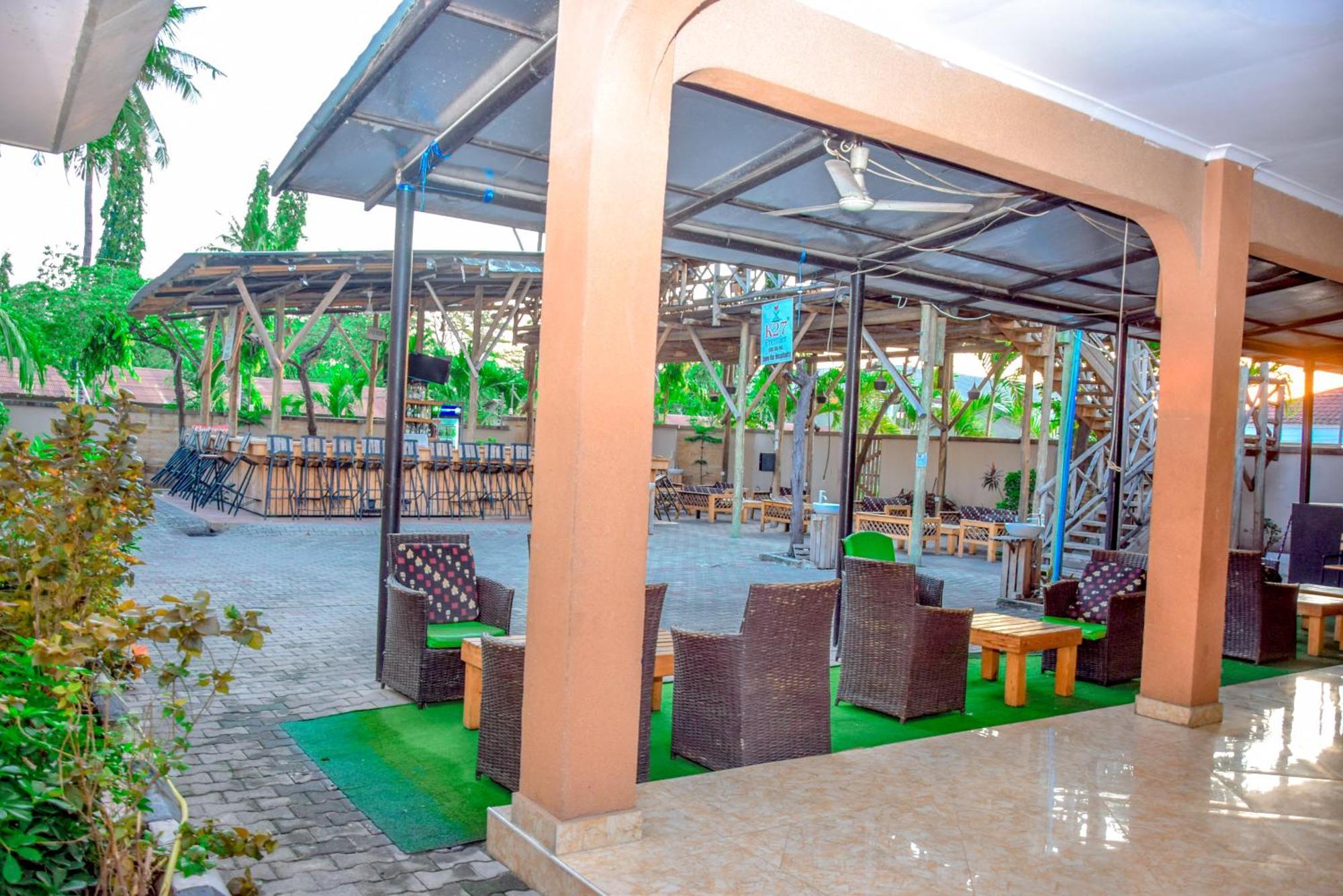 Ostello K27 Premier Backpackers Dar es Salaam Esterno foto
