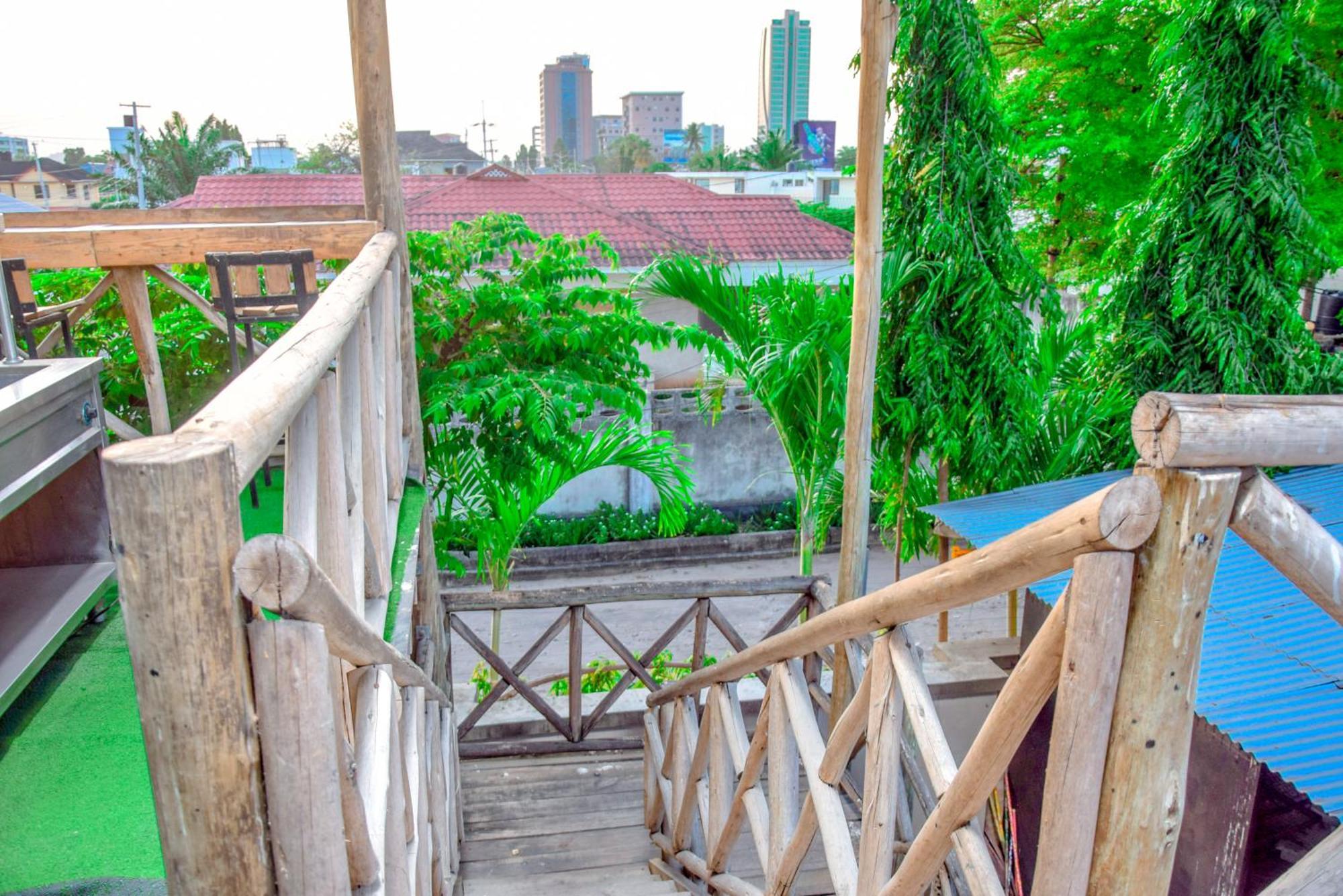 Ostello K27 Premier Backpackers Dar es Salaam Esterno foto