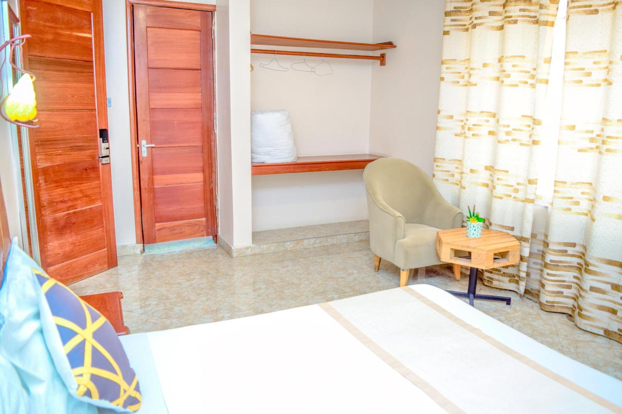 Ostello K27 Premier Backpackers Dar es Salaam Esterno foto