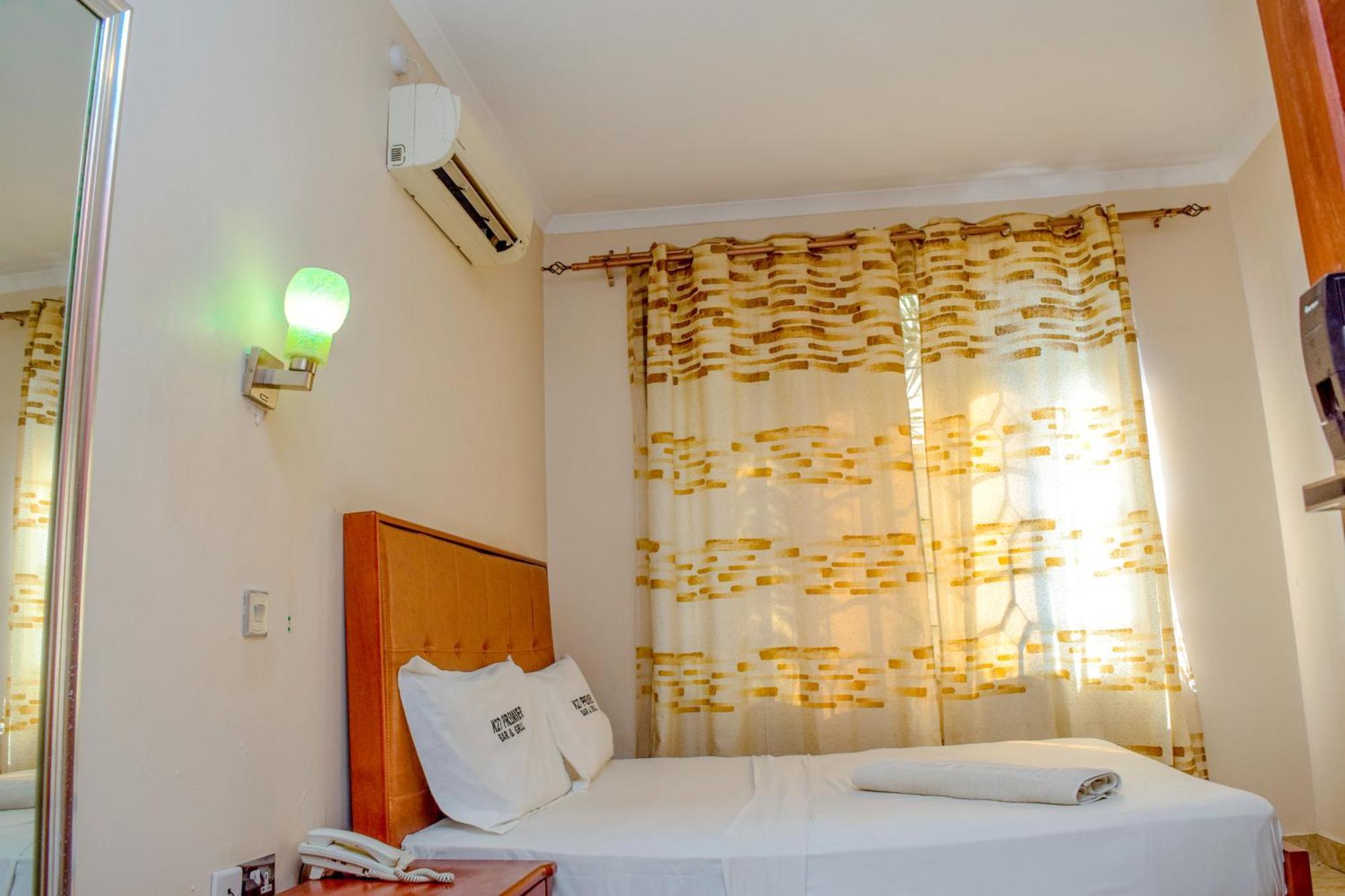 Ostello K27 Premier Backpackers Dar es Salaam Esterno foto