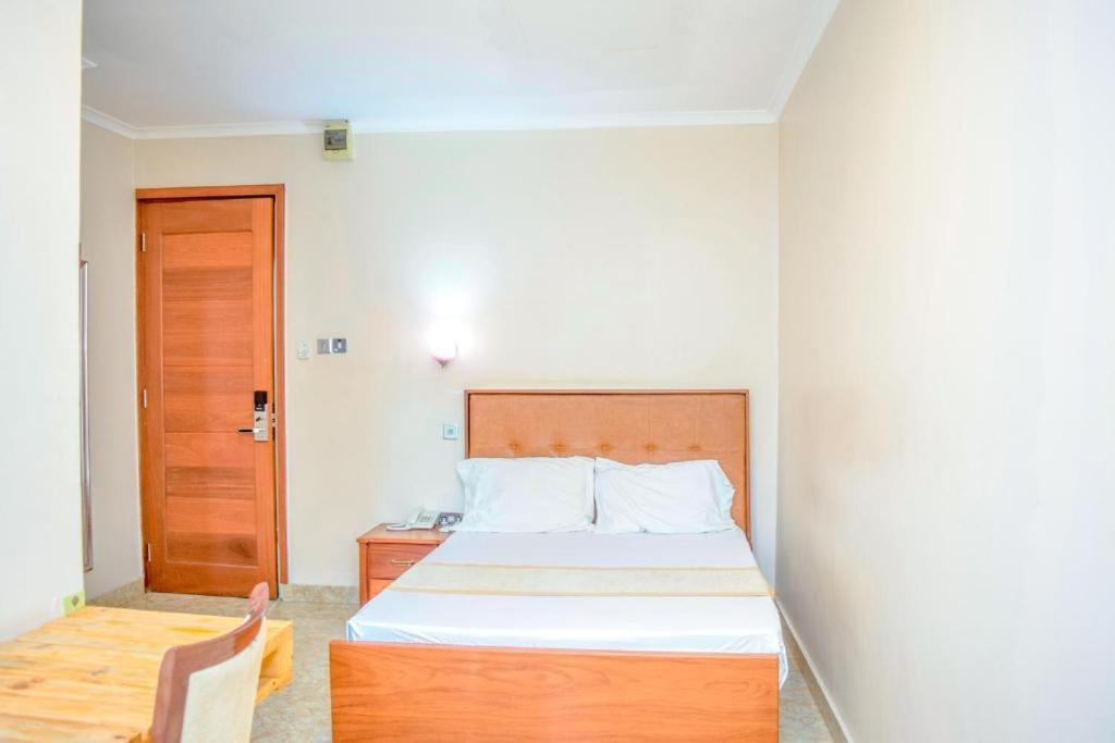 Ostello K27 Premier Backpackers Dar es Salaam Esterno foto